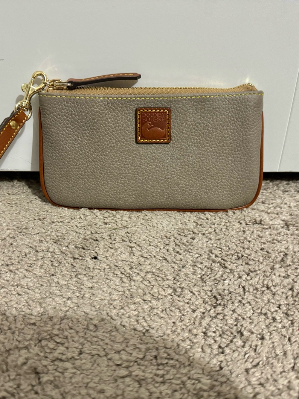 Cool Dooney & Bourke taupe color pebbles leather zip close wristlet new
